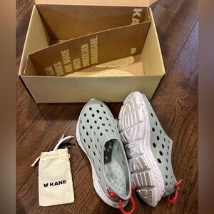 Kane’s Active Recovery Shoe, woman’s size 6